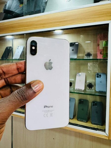 iPhone X 64go quasi neuf