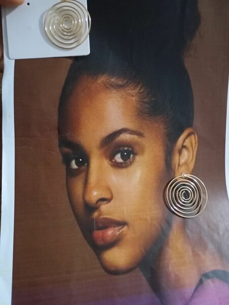 Boucles d'oreilles dorées élégantes