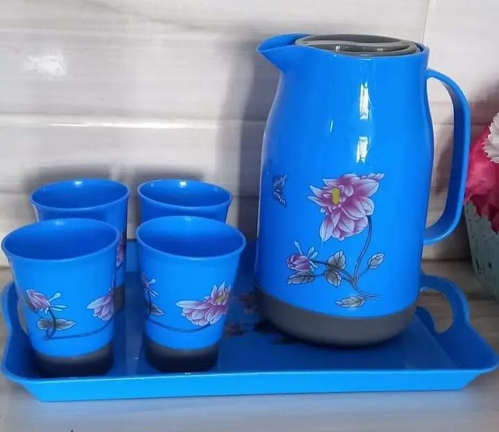 Thermos et gobelets assortis