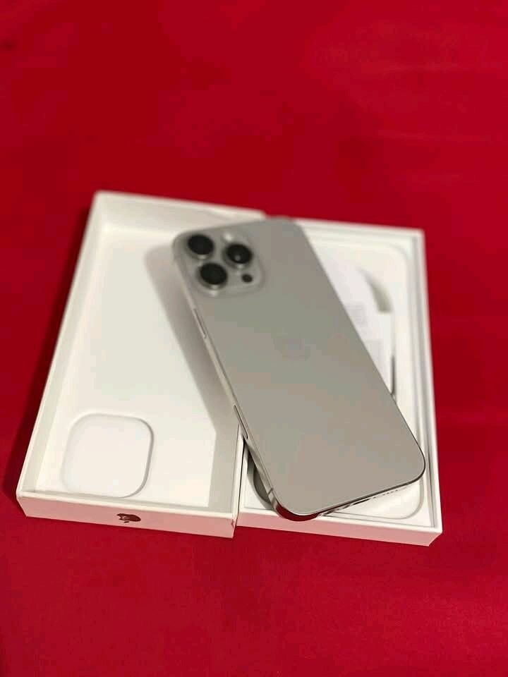 Smartphone moderne argenté