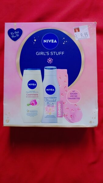 NIVEA Girl's Stuff Gift Set