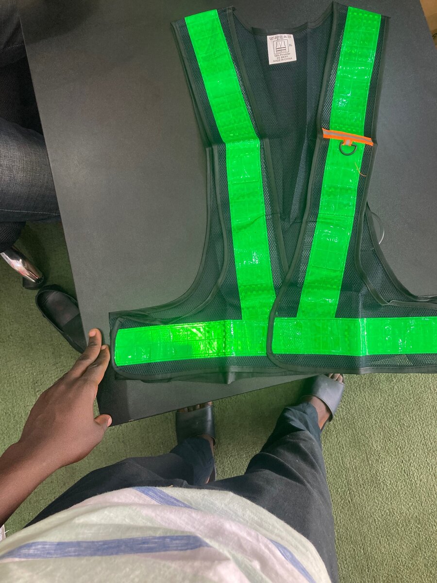 Reflective Net vest (with high visibility tapes)