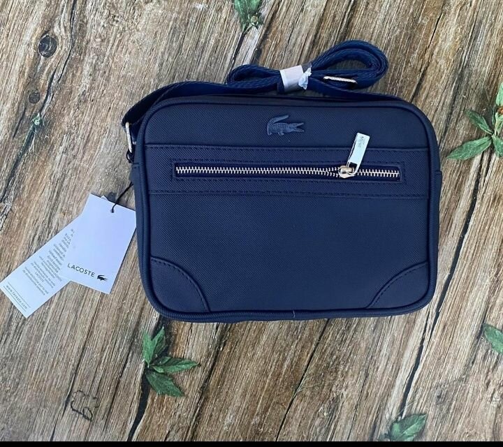 Sacoche Lacoste élégante