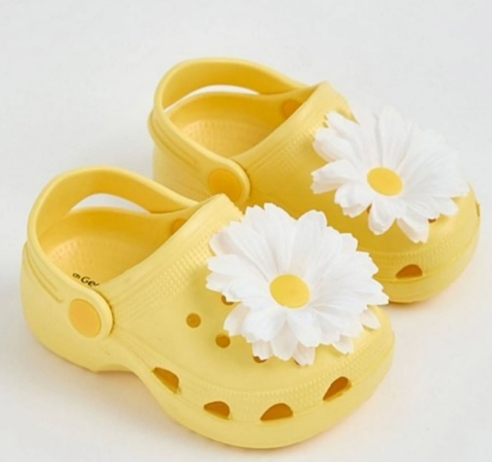 🇺🇸 NEW IN 🇺🇸 Kids Floral Themed Yellow Crocs, available in-store and delivery