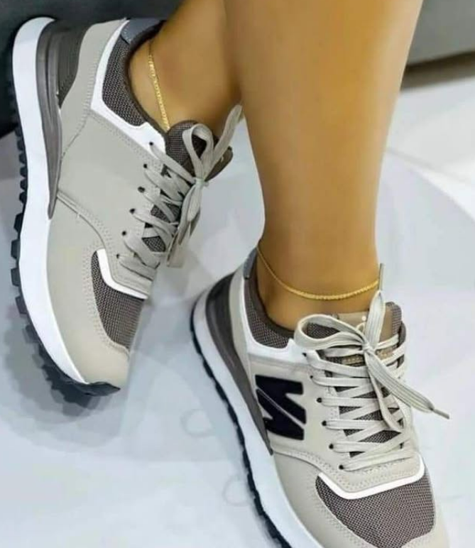 Ladies sneakers (boxed)