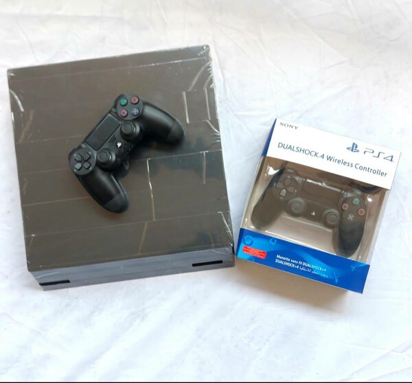 Console PS4 avec manette sans fil