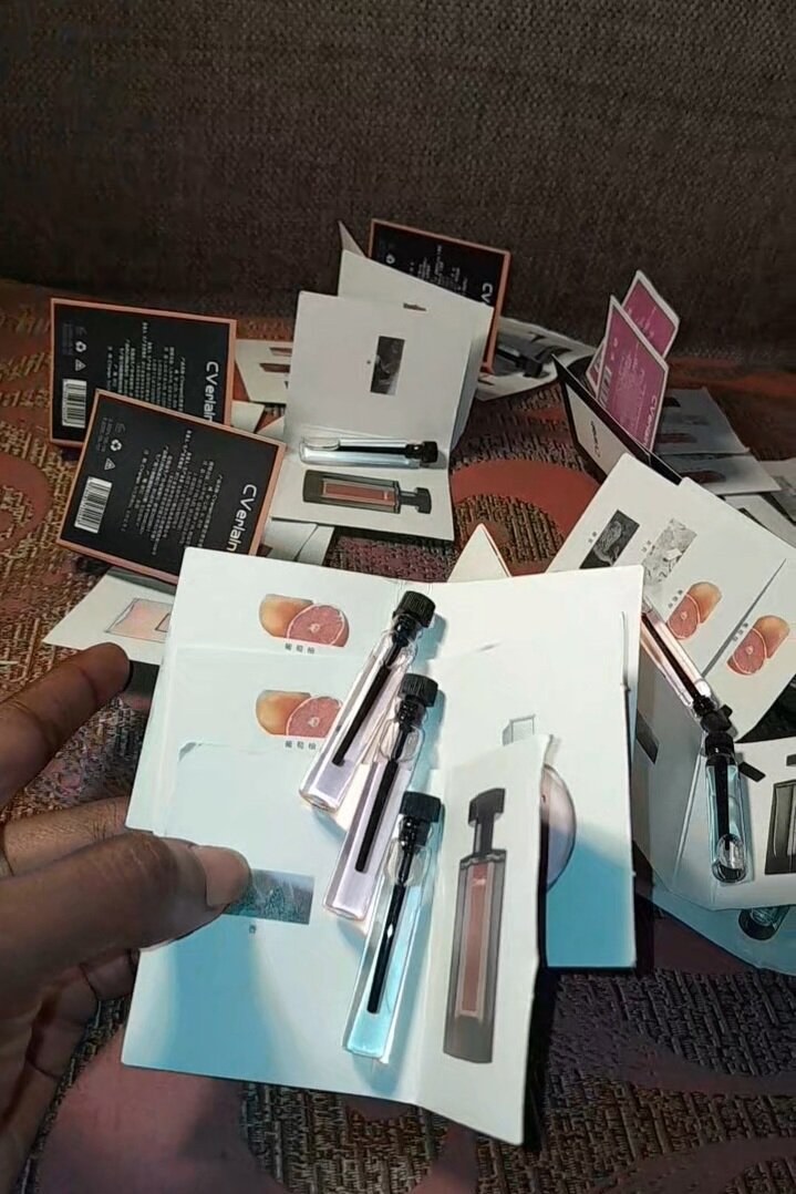 Échantillons de Parfum Variés