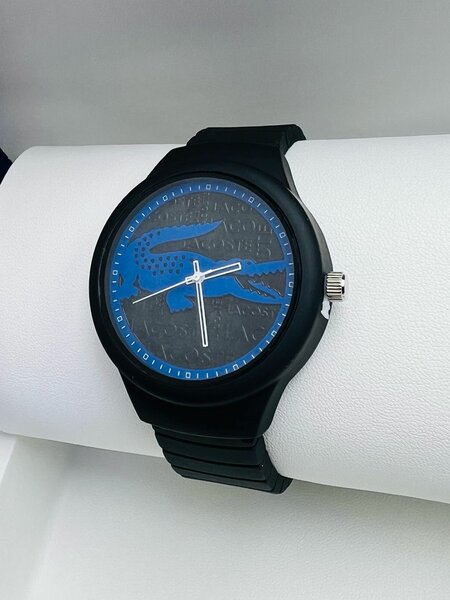 Montre noire élégante homme