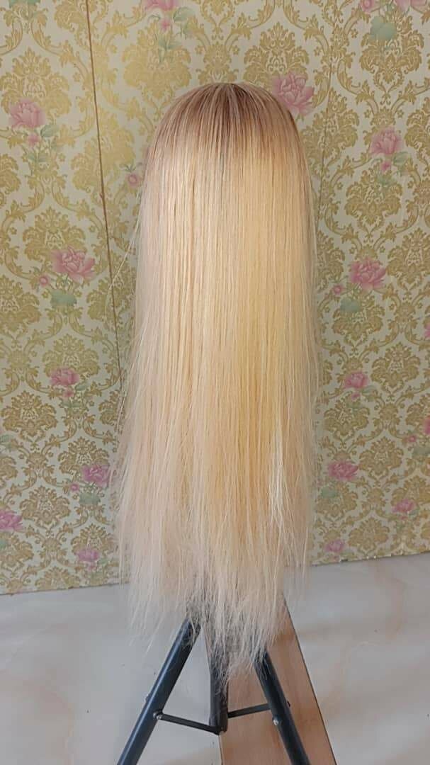 Perruque Longue Blonde Élégante
