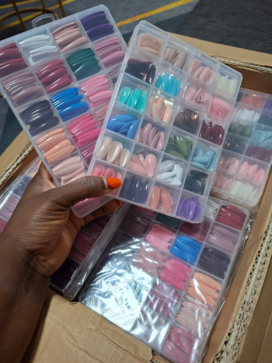Faux ongles, 24 Couleurs