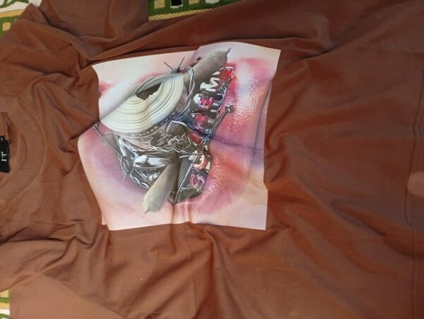 T-shirt marron imprimé artistique