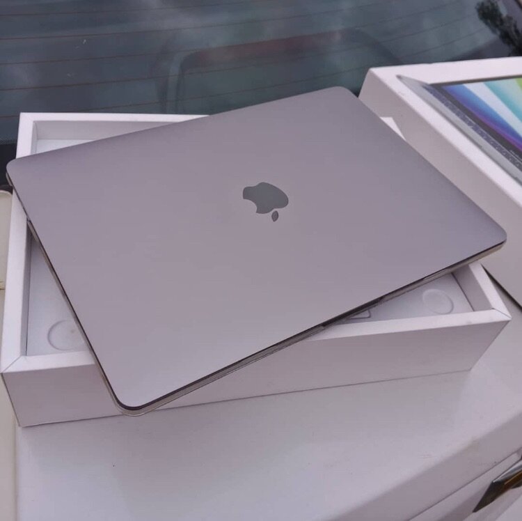 MacBook Pro M2  13'' 2022