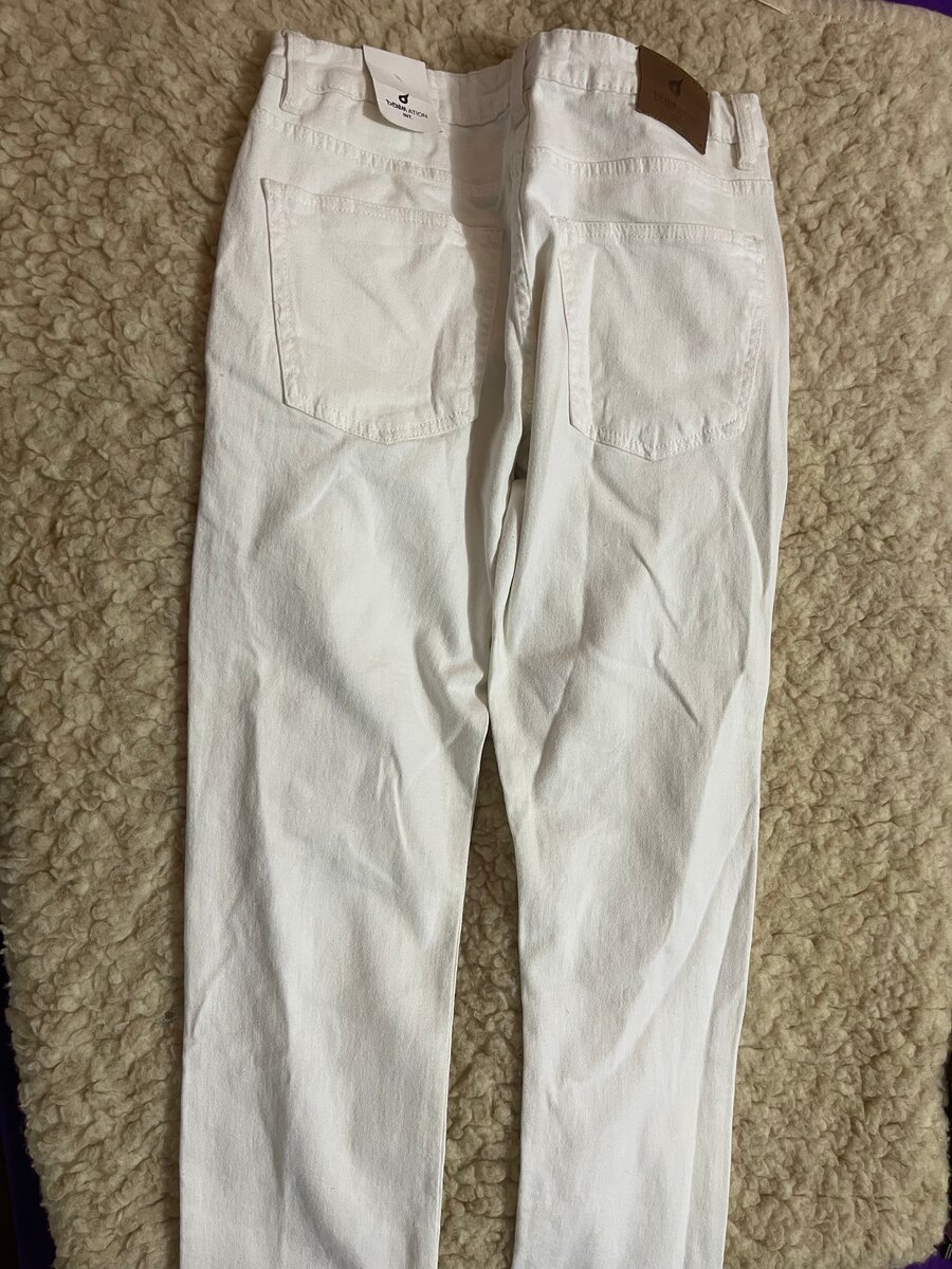 Jean blanc déchiré tendance