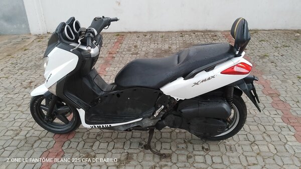 Scooter Xmax sportif et puissant