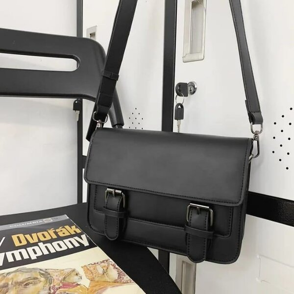 Sac bandoulière noir en cuir pour femme