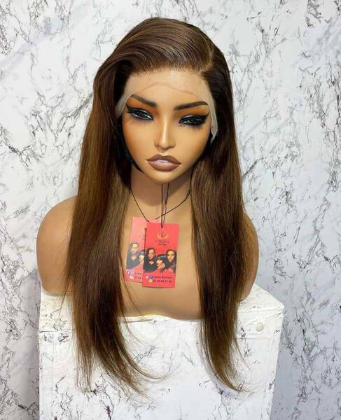 Perruque en dentelle longue élégante