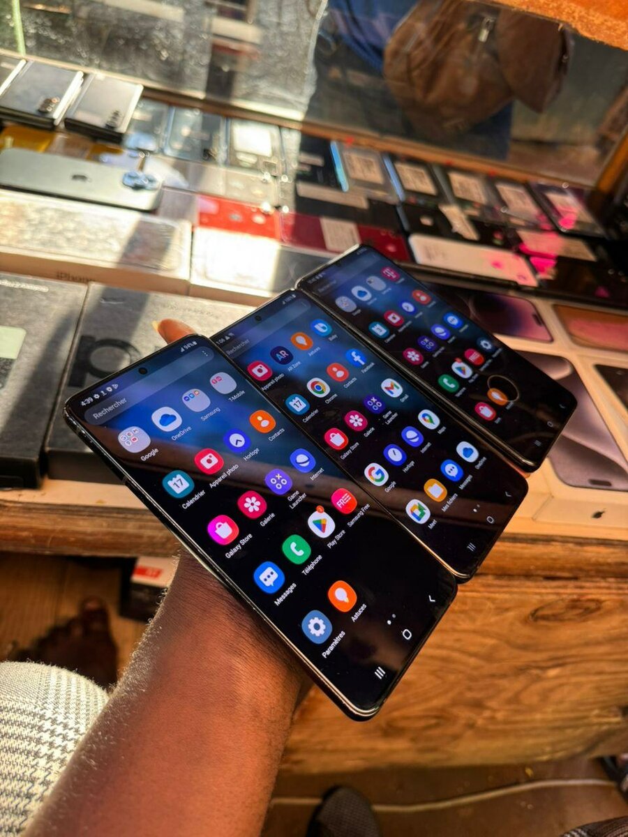 Galaxy s21 plus 128/8 giga ram 210.000f