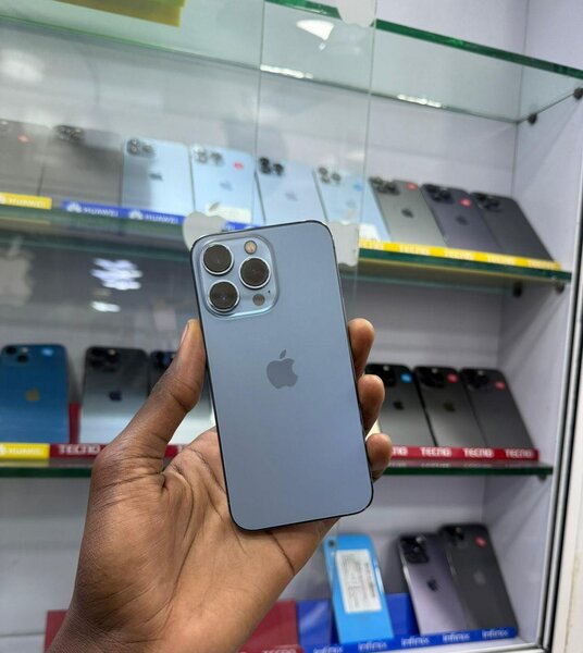 13 pro 128go Casi retour