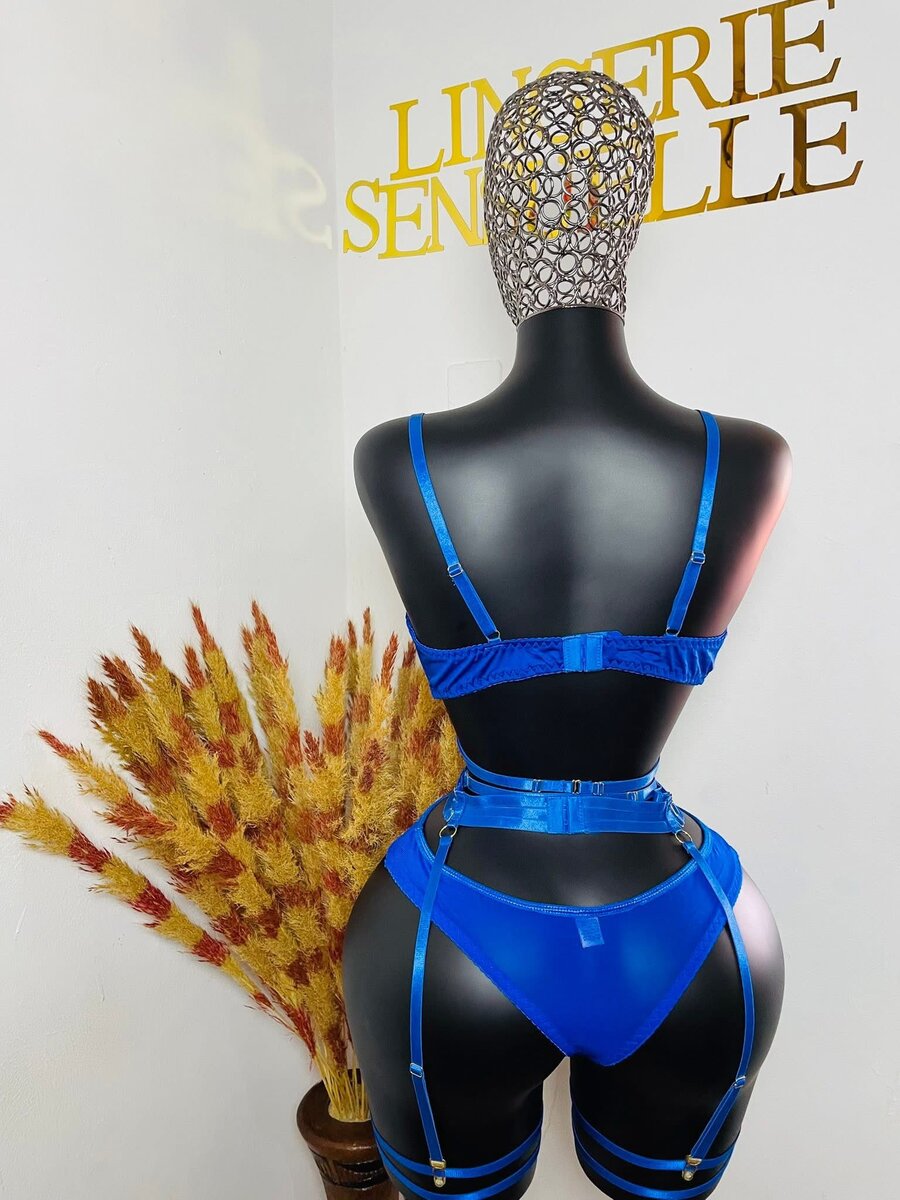 Ensemble lingerie bleu sensuel