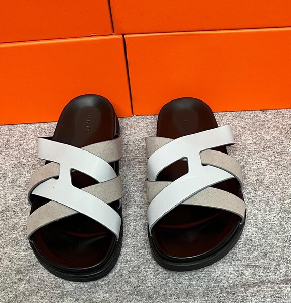 Sandales en cuir croisé