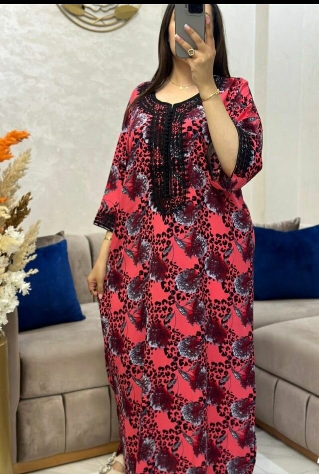 Caftan élégant rouge floral