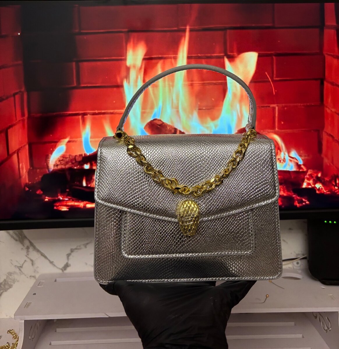 Sac à main élégant serpent