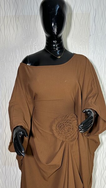 Robe élégante drapée femme