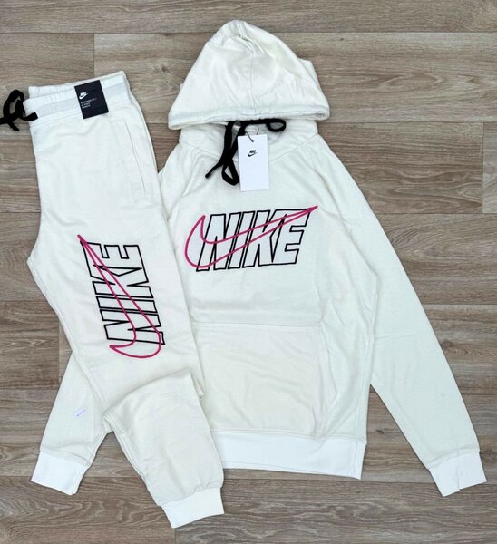 Ensemble de sport Nike coloré