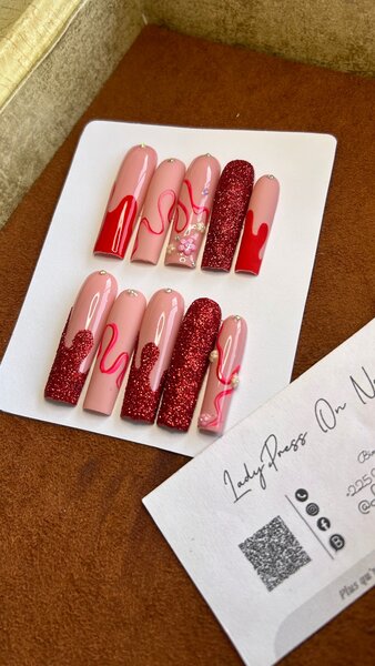 Press on nails: red caption (XXL)