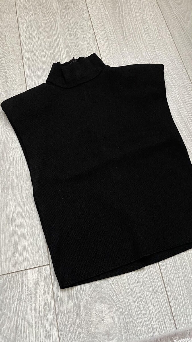 Топ без рукавов. Воротник-стойка