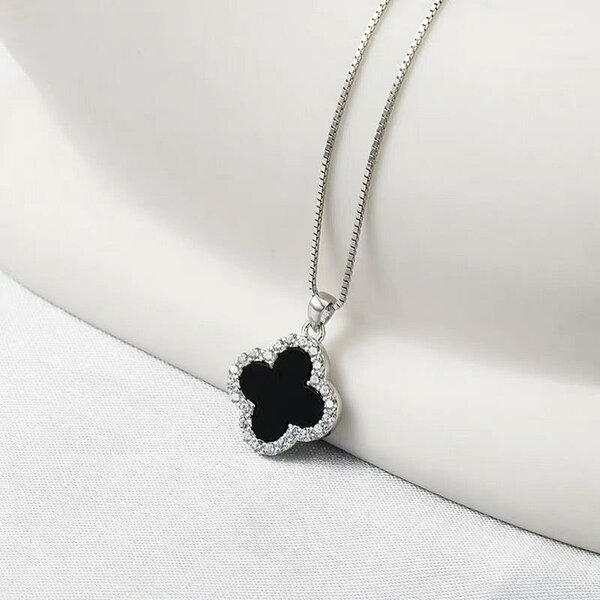 Collier argent trèfle noir