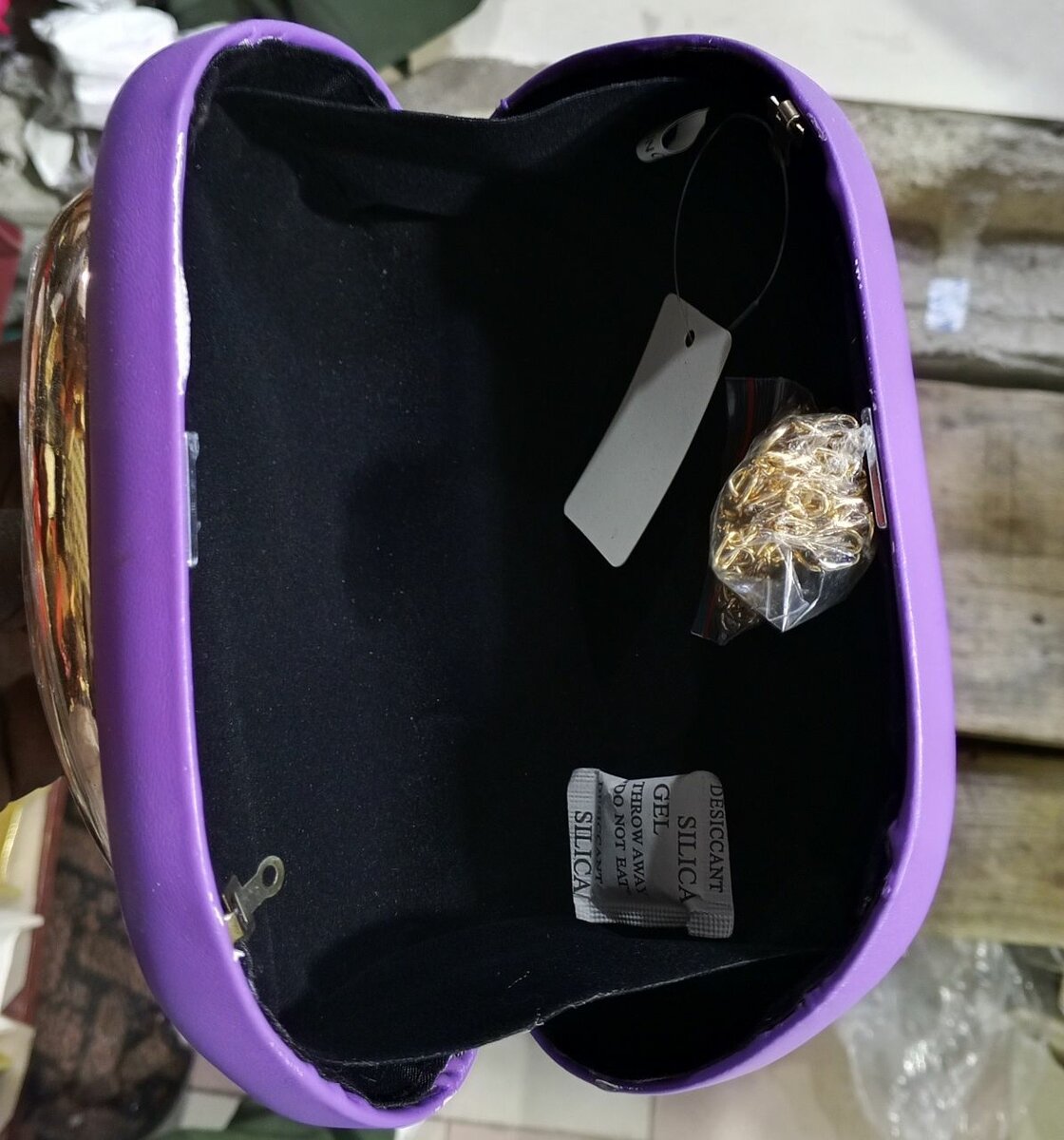 Boîte en silicone violet