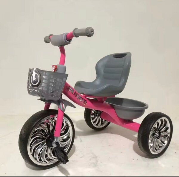 Tricycle enfant avec panier