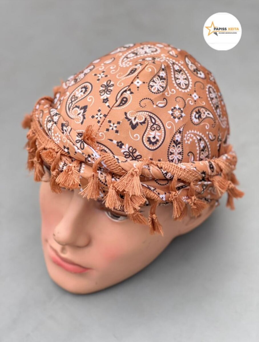 Bonnets ethniques avec franges