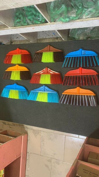 Brosses multicolores nettoyage