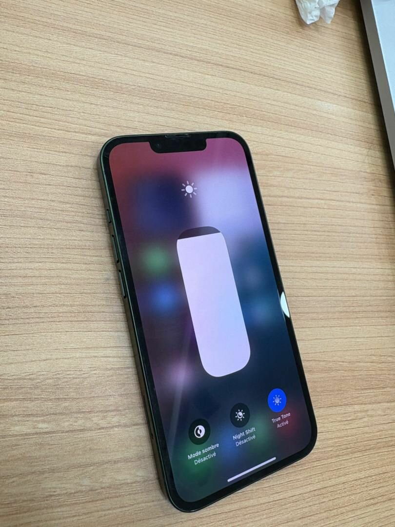 iphone 13 128giga  très propre