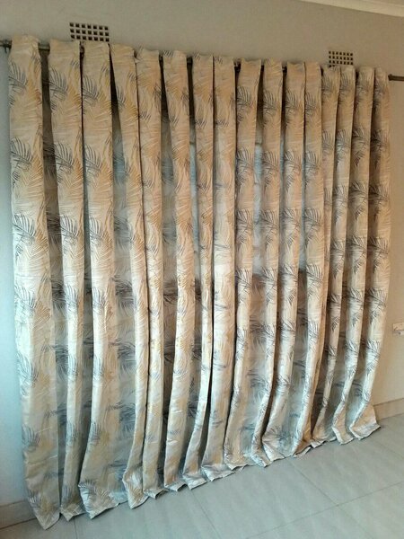 2 drops of curtains white with leaves patterns