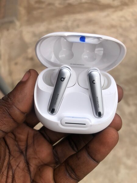 Preowned Anker soundcore liberty 4 earbuds in stock