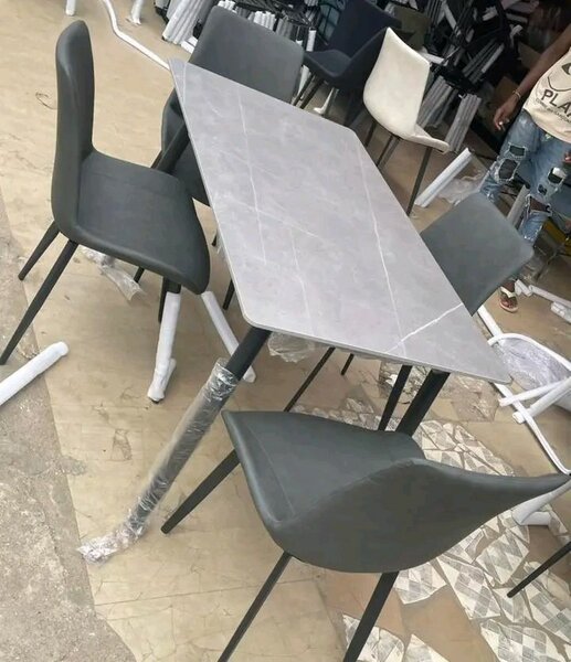 Table à manger moderne