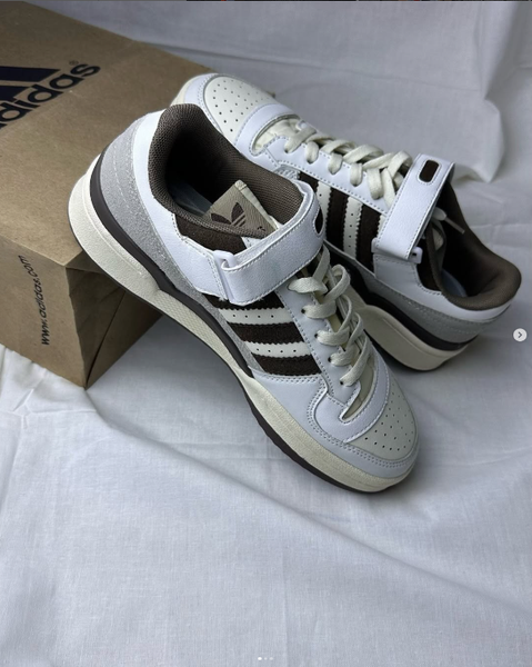 кроссовки бежевые