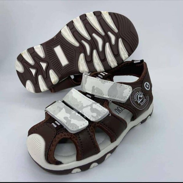 Sandales enfant résistantes