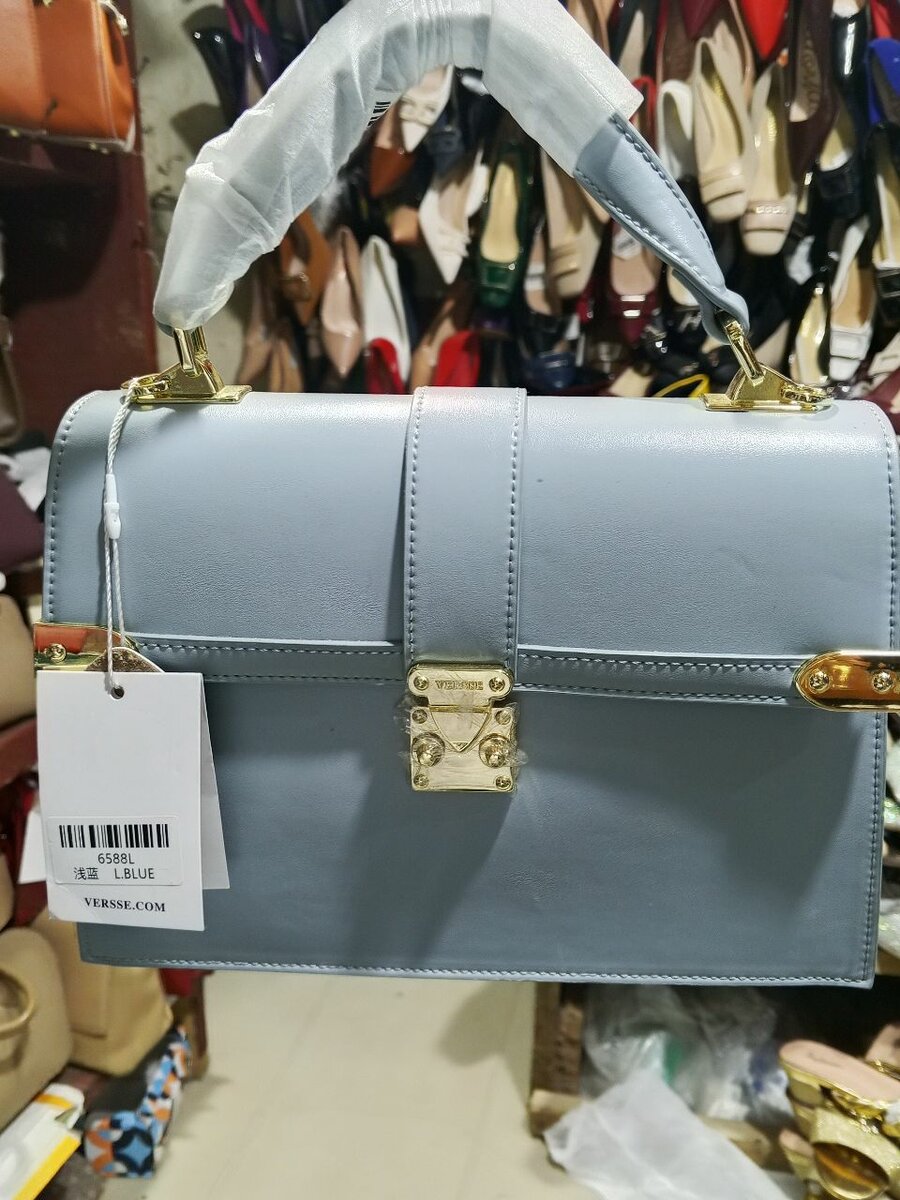 Sac à main bleu en cuir