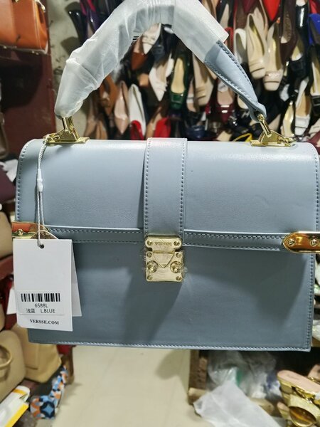 Sac à main bleu en cuir