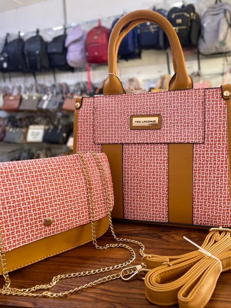 Sac à main élégant Ted Lapidus