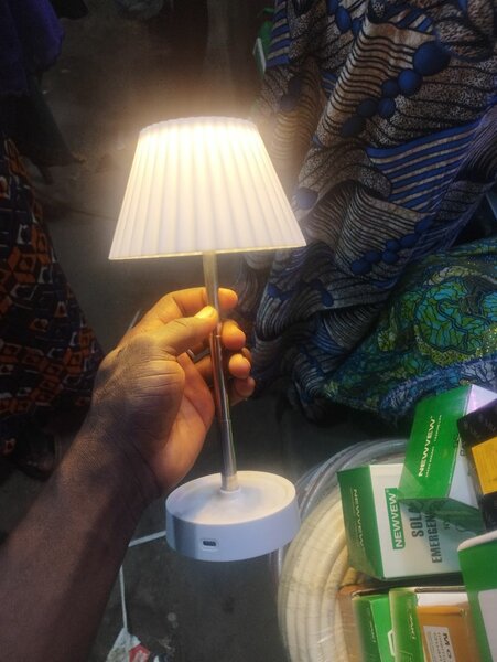 Lampe de table LED moderne