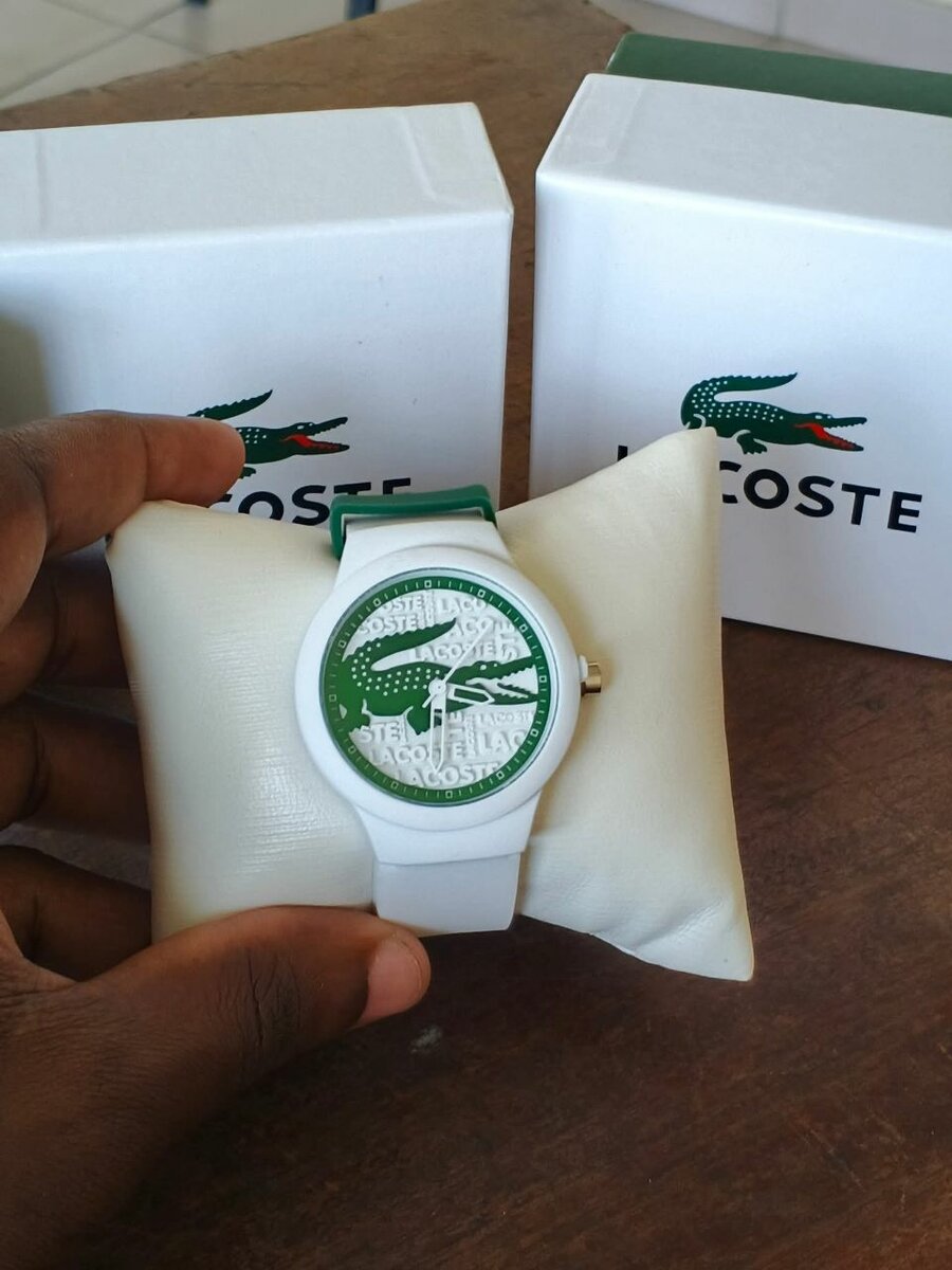 Montre élégante en acier inoxydable