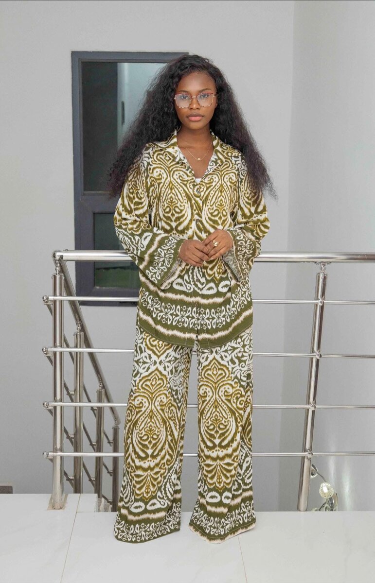 Tenue chic en tissu imprimé