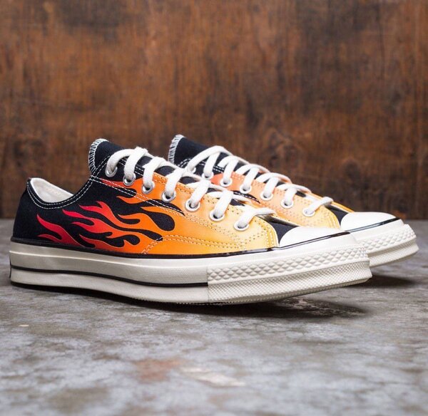 Converse all star  à flammes