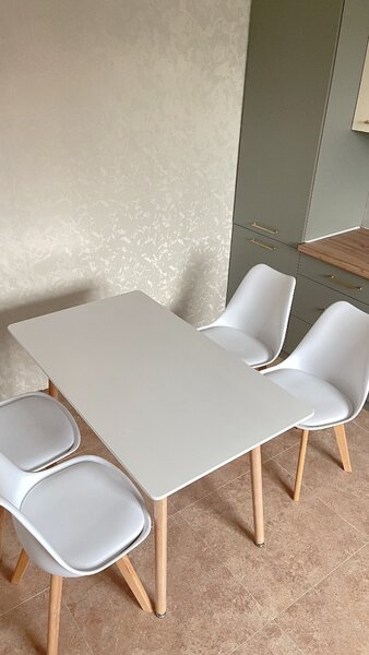 Столы и стулья. Размеры стола : 120*80*75 и 120*70*75