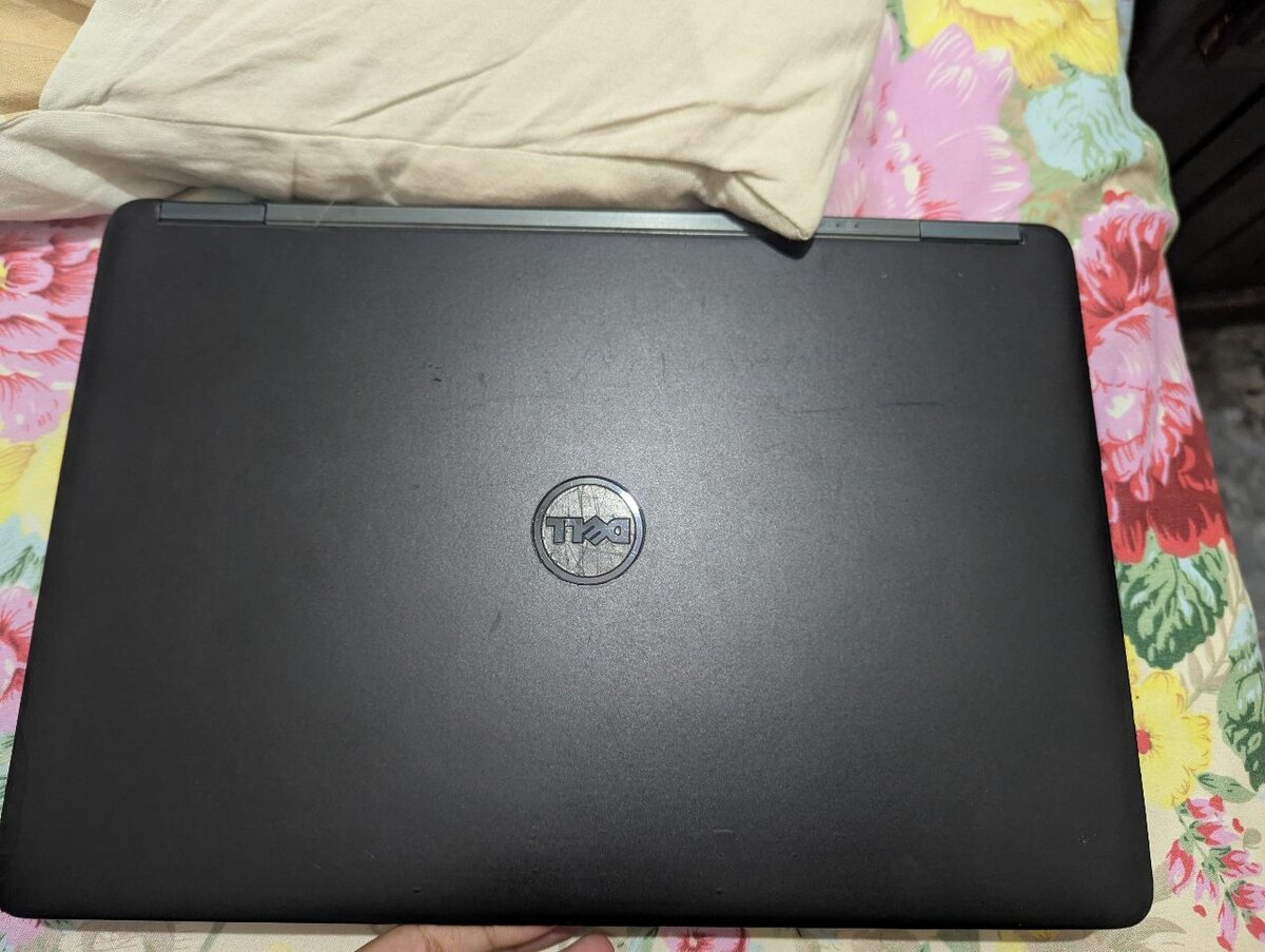 Del Latitude E7250